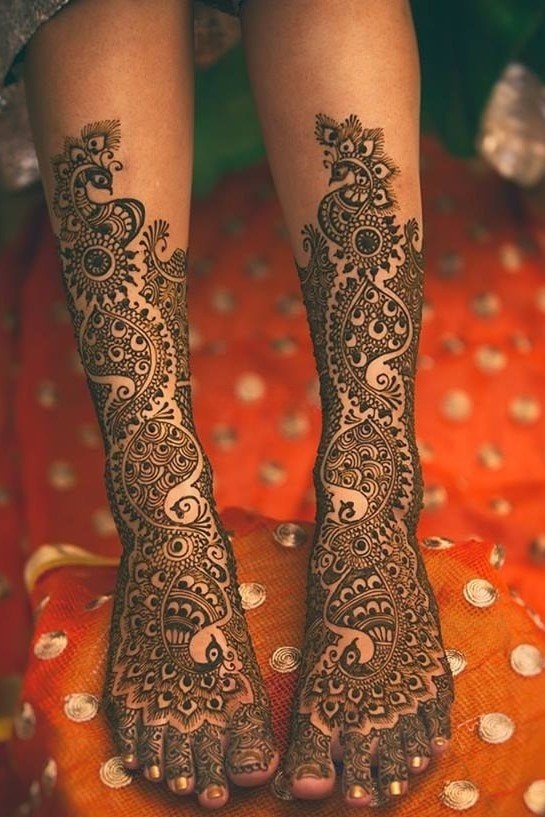 stylish peacock mehndi design for legs