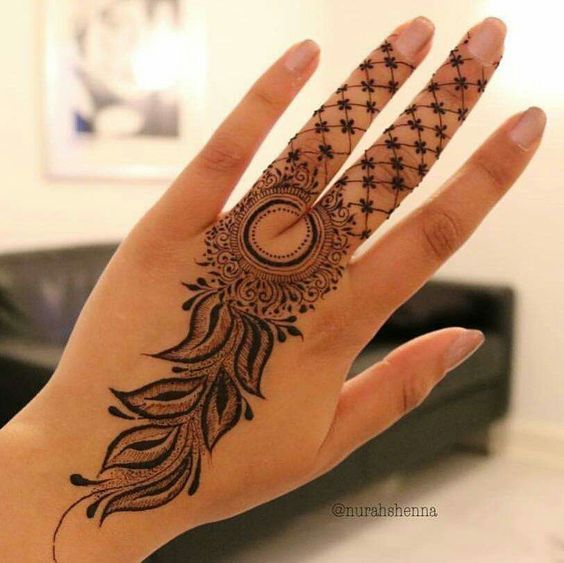 jaal pattern middle and ring fingers mehndi design