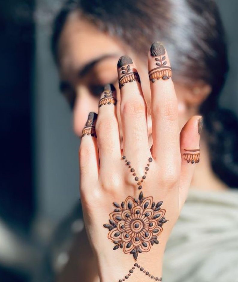 rings and bangles - minimal mehendi designs