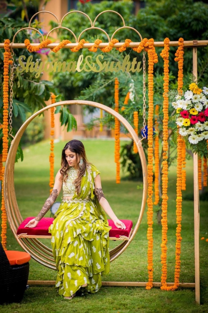 Mehndi Decor - ringy swingy