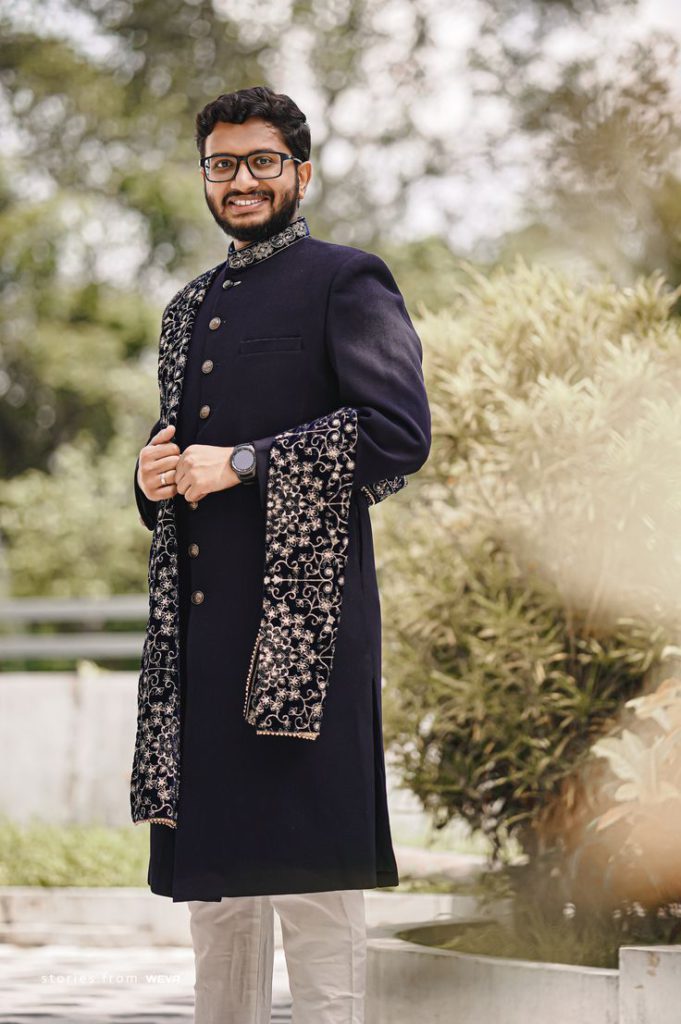 sherwani pose - groom poses