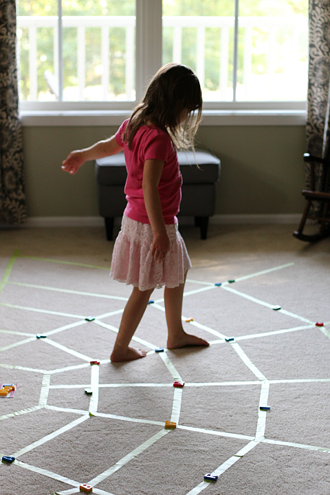 spiderweb walking - Halloween Games