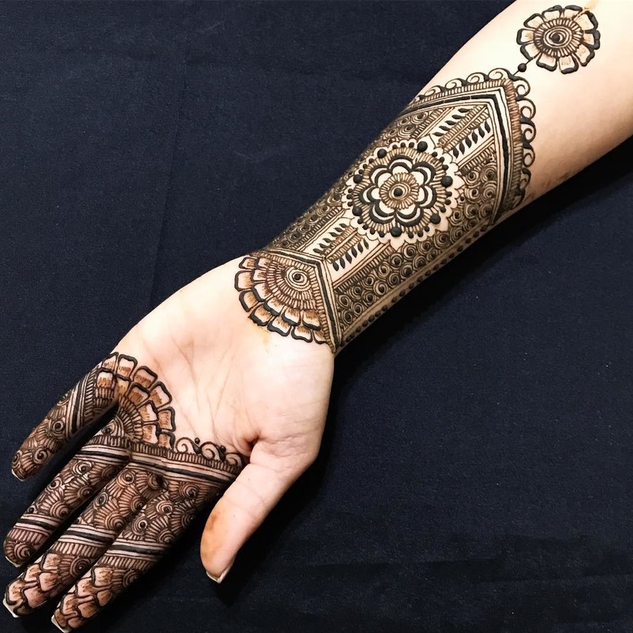 state of the art design - minimal mehendi designs