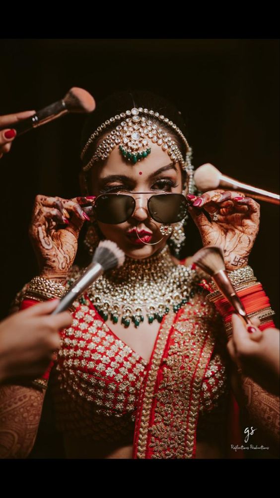 cool and swaggy mehndi poses