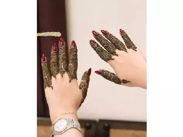 swirls pattern - finger mehendi designs