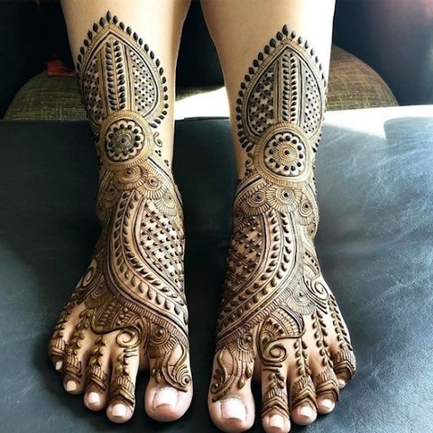 symmetrical half n half bridal mehndi designs