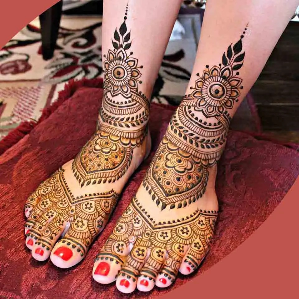 symmetrical easy mehndi design for legs