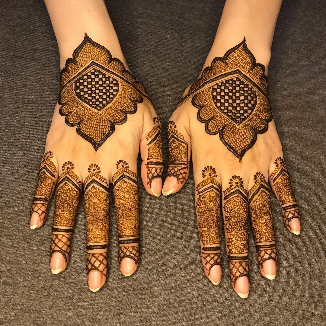 symmetry - minimal mehendi designs