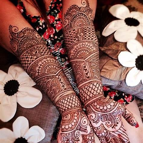 Let the hand speak -mehndi poses 