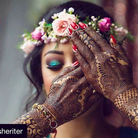 Let the hand speak -mehndi poses 