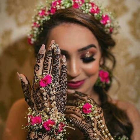 Add grace with flower for mehndi poses