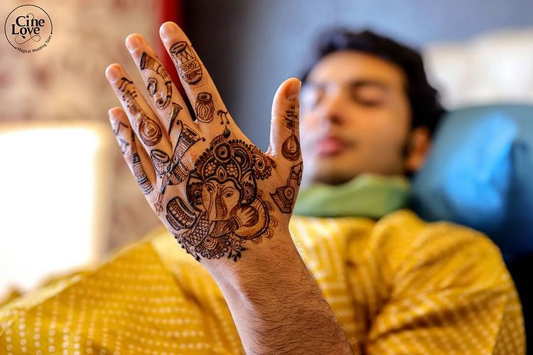 traditional backhand groom mehndi design