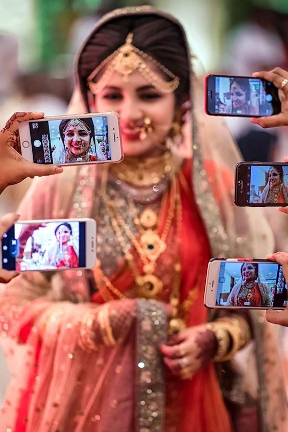 unique bride solo mehndi poses