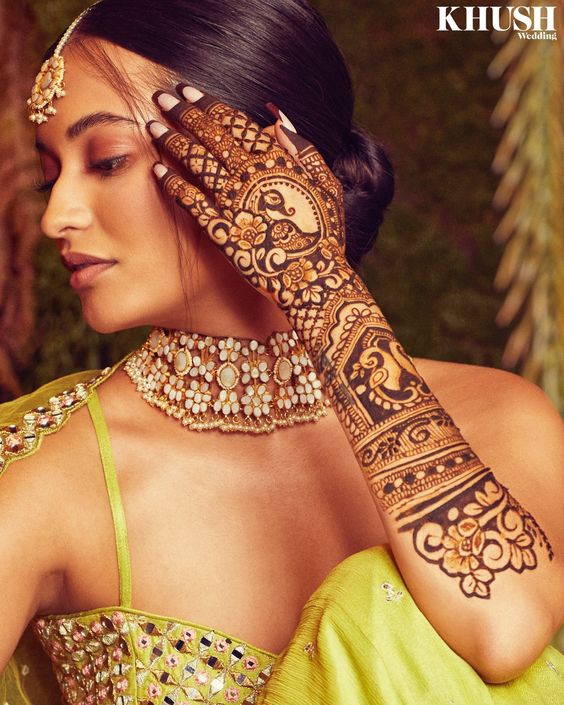 solo bridal mehndi poses which are unique