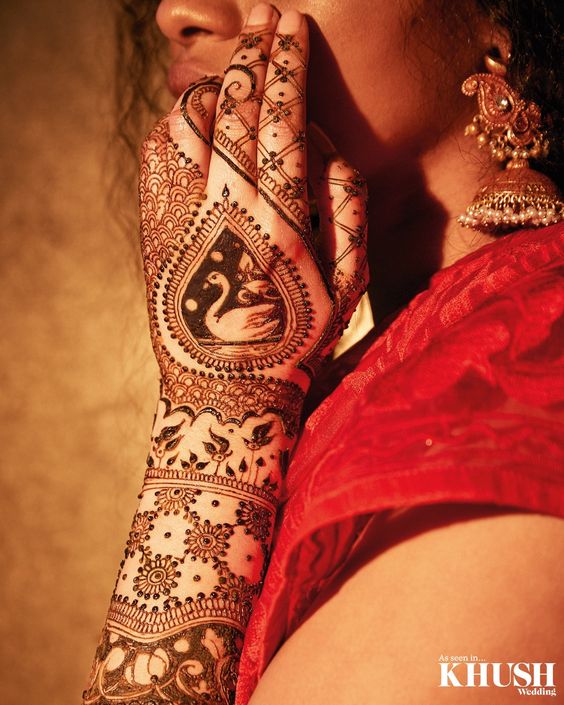 unique solo bridal mehndi poses