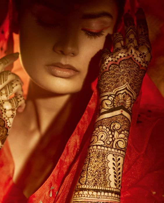 unique solo bridal mehndi poses