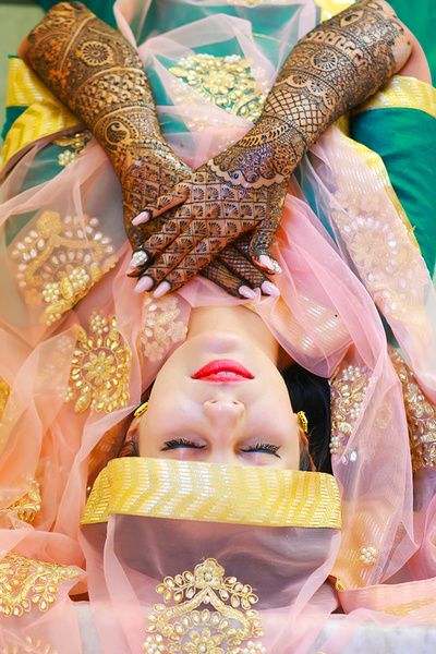 solo unique bridal mehndi poses