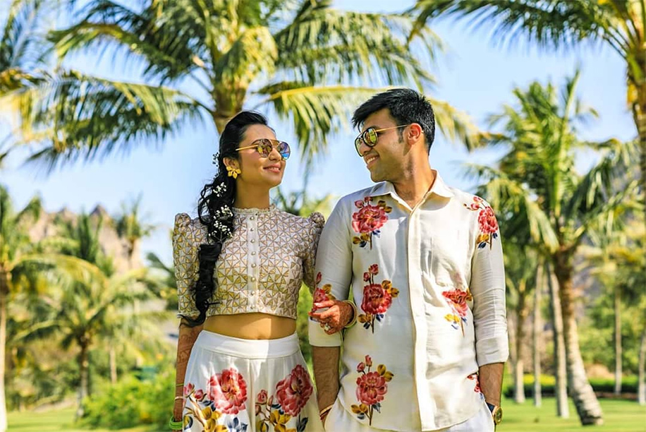 upside down match - Engagement Dress for Indian Couple