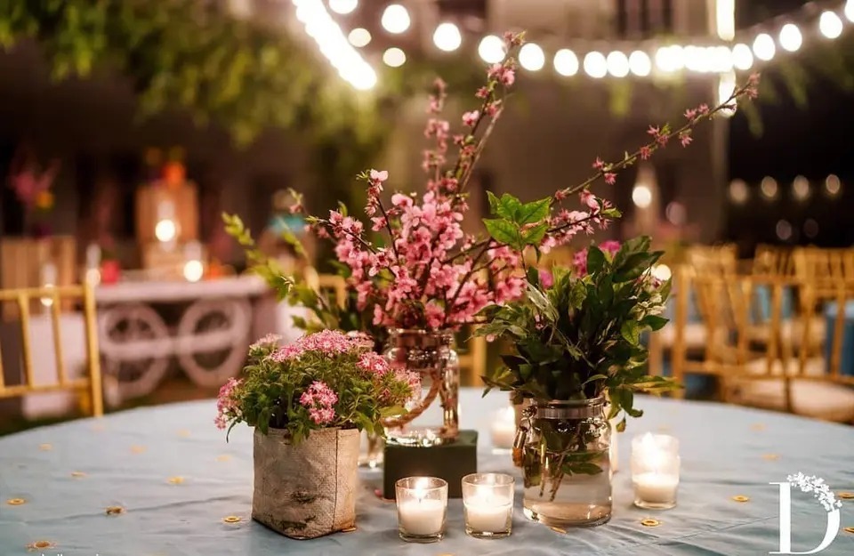 use flowers wisely for eco friendly wedding, use potted plants flowers and flower vases