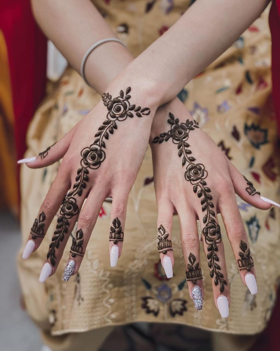 vines design - minimal mehendi designs