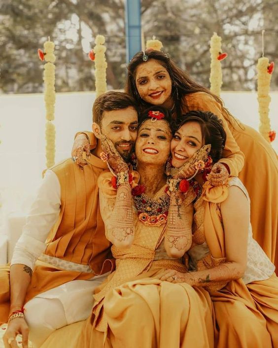 haldi poses for bride with your favorite cousins