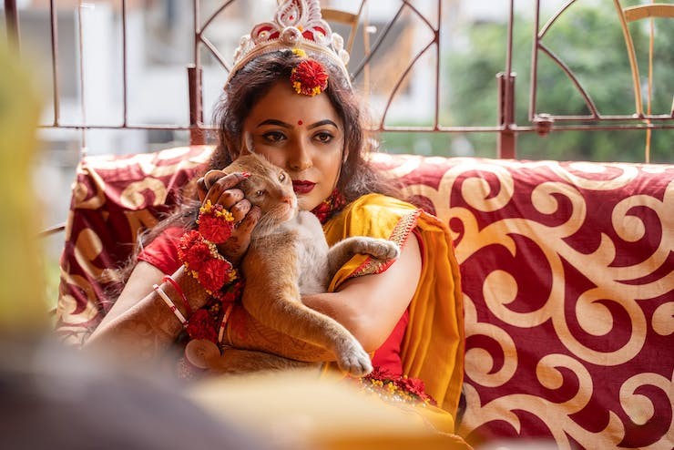 with pet - haldi poses for bride